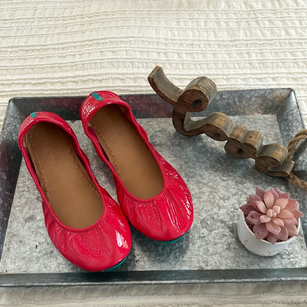 EUC Razzleberry Tieks